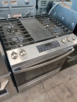 GE STAINLESS STEE GAS RANGE SLIDE IN 30 INCH
