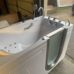 Ella Whirlpool Walk-in Jacuzzi Tub!