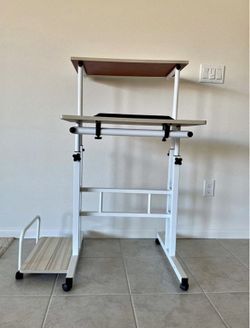 Standing adjustable desk
