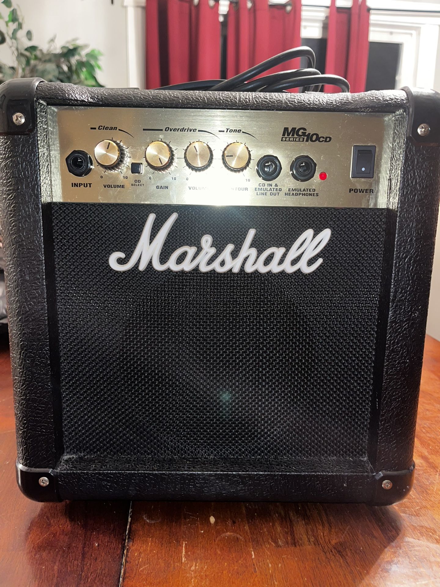 Marshall MG10CD amp