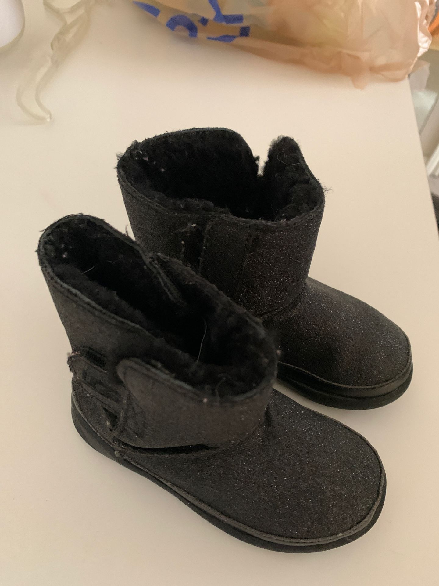 Ugg boots toddler size 5