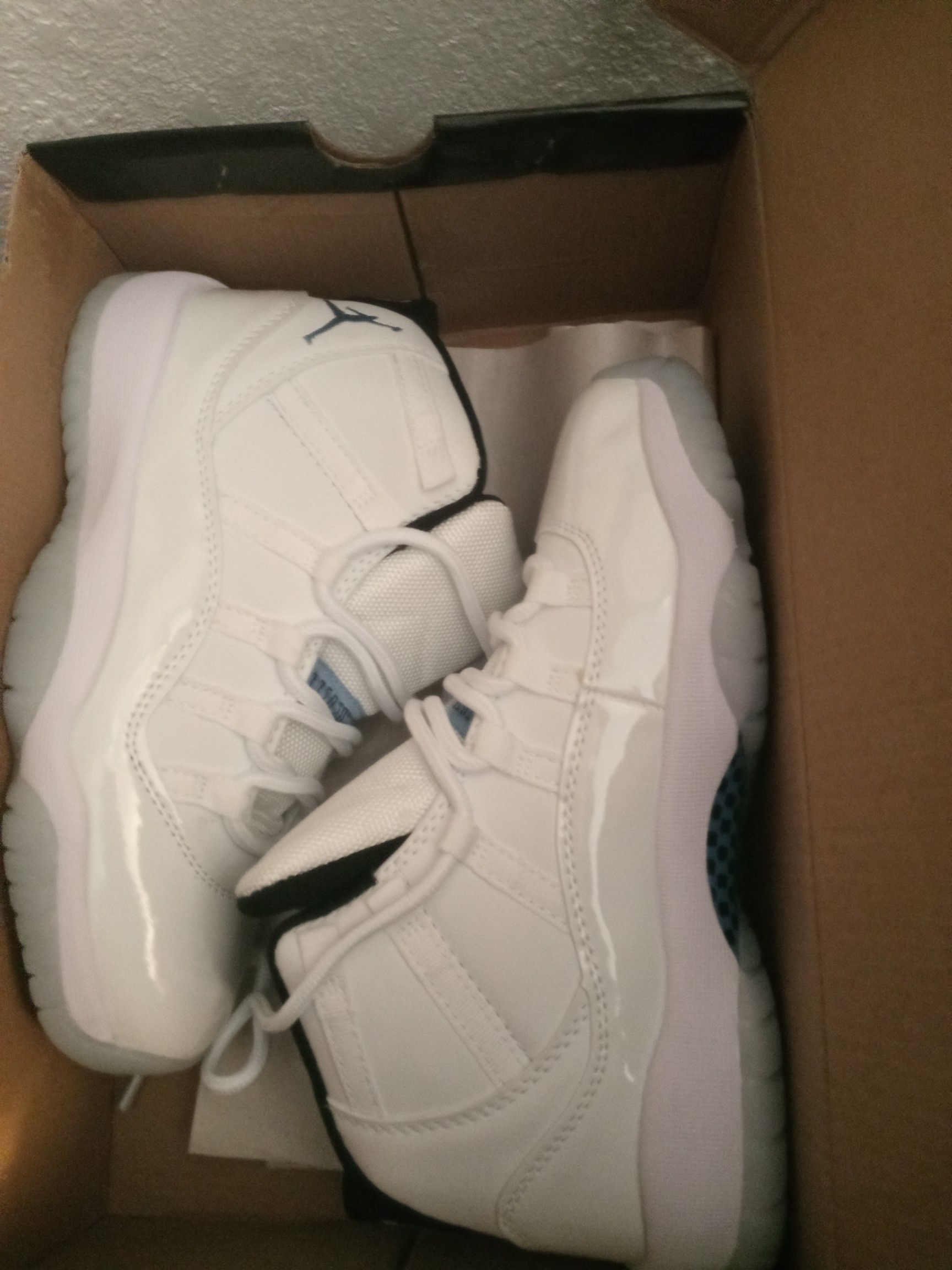 Jordan 11 legend blue