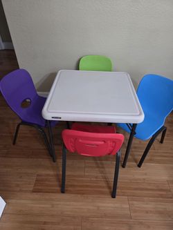 Lifetime Children's Table and 4 Stacking Chairs / Combo