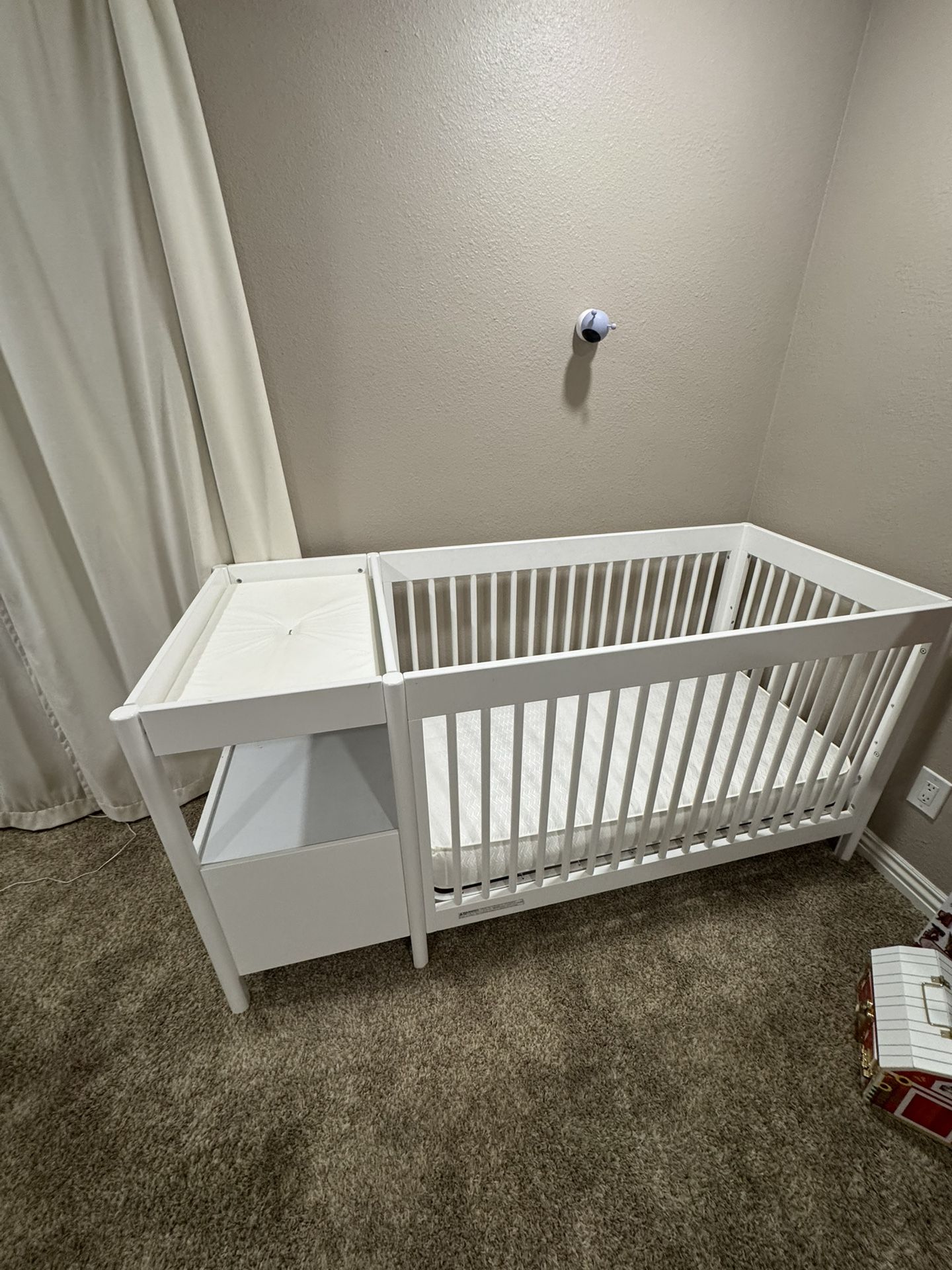 Delta Crib N Changer
