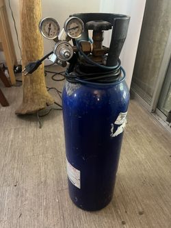 CO2 Tank And Regulator For Aquarium Or Grow Room