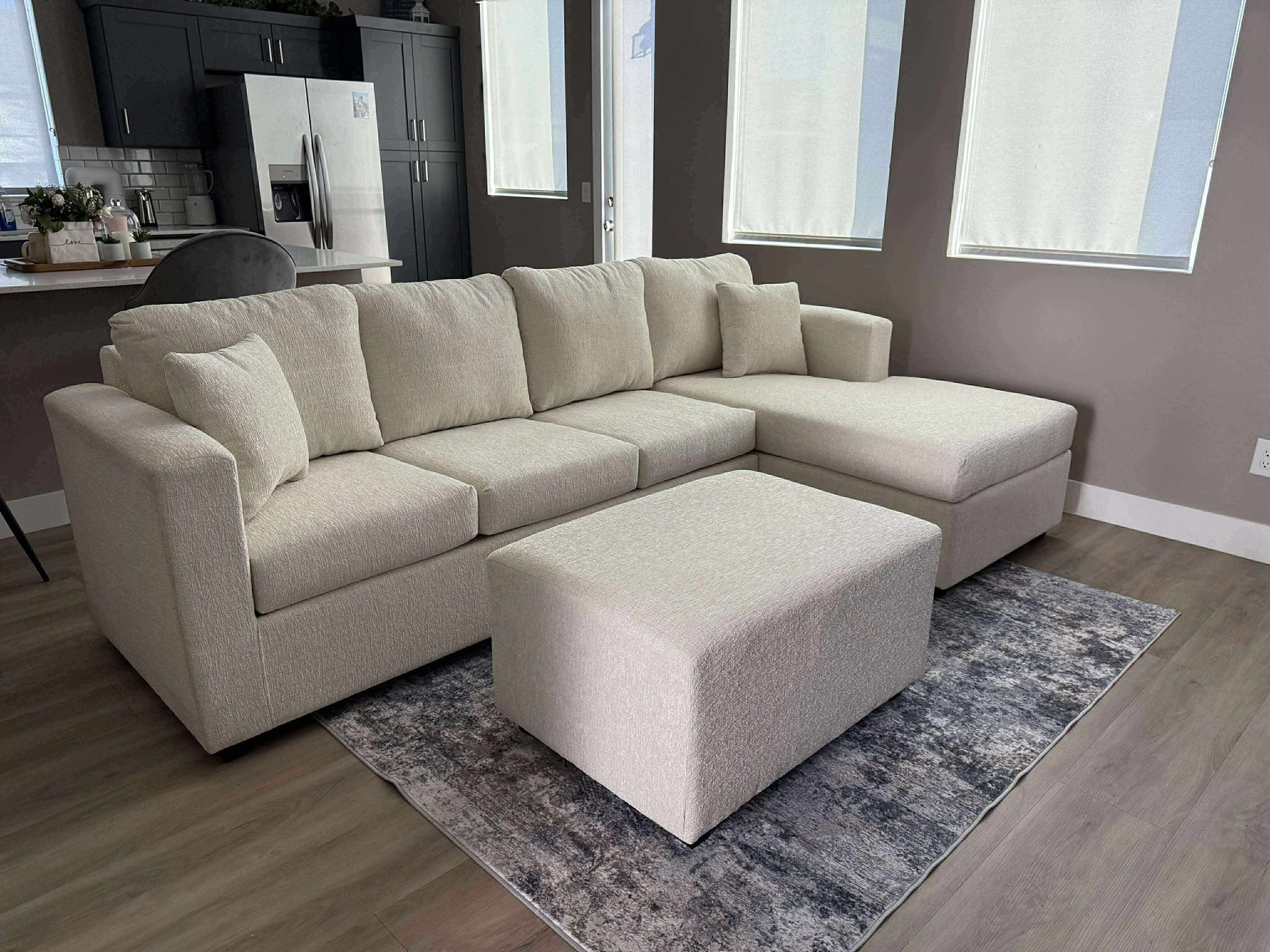 💥 New Cream Sectionals With Free Ottoman