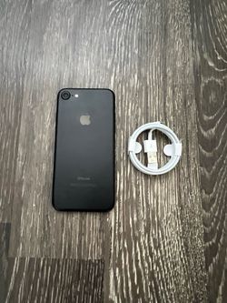 iPhone 7 UNLOCKED FOR ANY CARRIER!