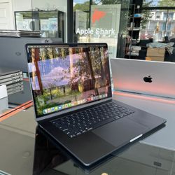 Apple 15” 2025 MacBook Air M4 Chip 16GB Ram 256SSD! One year warranty! We offer financing!