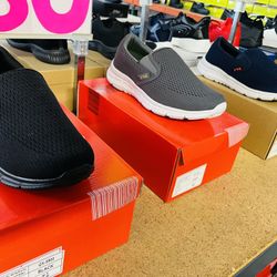 Beautiful Man Tennis Shoes $17