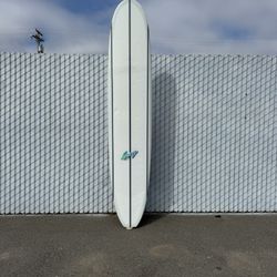 Single fin longboard surfboard