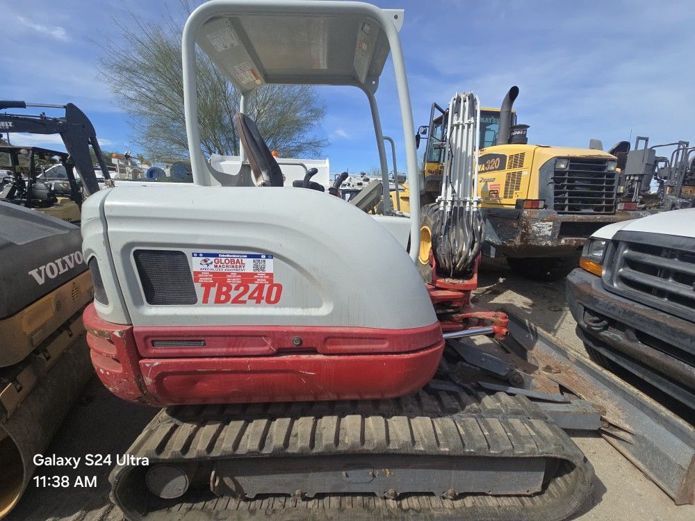 2020 takeuchi tb 240 excavator
