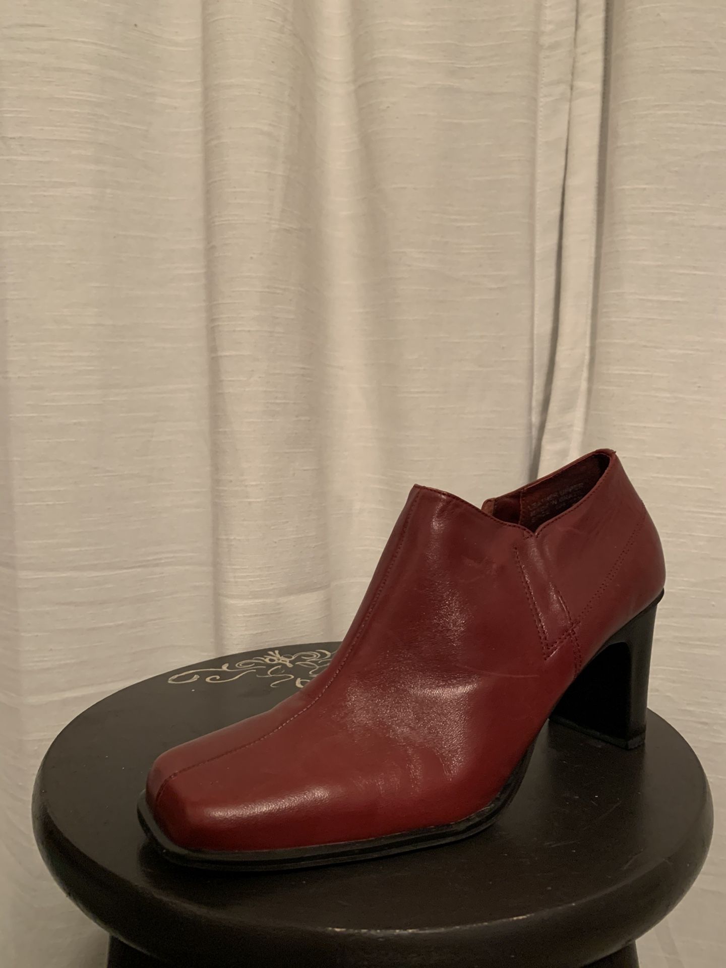 Hillard & Hanson Red Wine Zip Ankle Leather Booties (Size 10M)