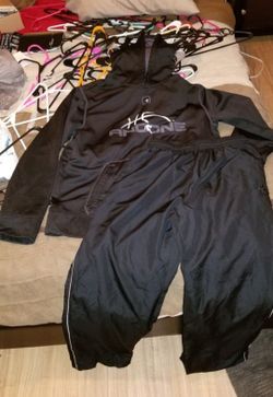 Men's hoodie and windbreaker pants. Hoodie size large pants size medium.