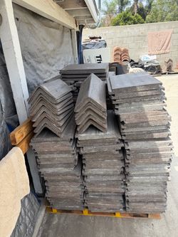 Flat roof tiles
