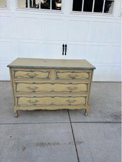 Vintage French provincial dresser