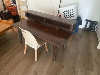 Kids desk and chair