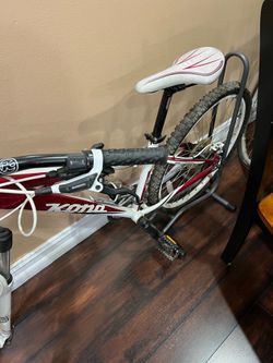 Kona Mountain Bike – Disc Brakes – RockShox Suspension