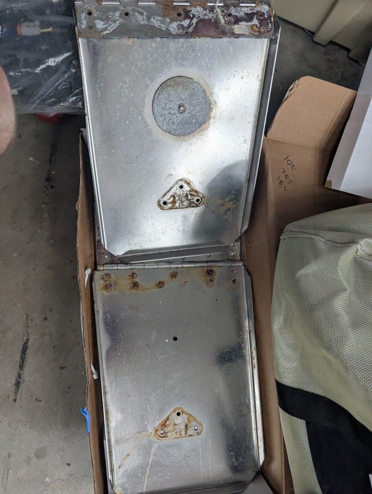 Practically New Bennet electric Trim Tabs 16 X12 With Control Panel. Never Used In saltwater.