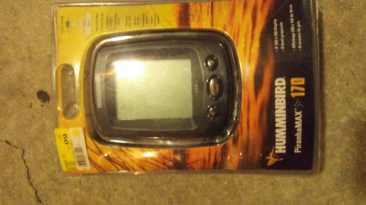 FISH FINDER HUMMINGBIRD 170 PIRAHNAMAX fish depth finder. for Sale in