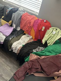 WOMENS SIZE L YARDSALE CLEAN GOOD CONDITION