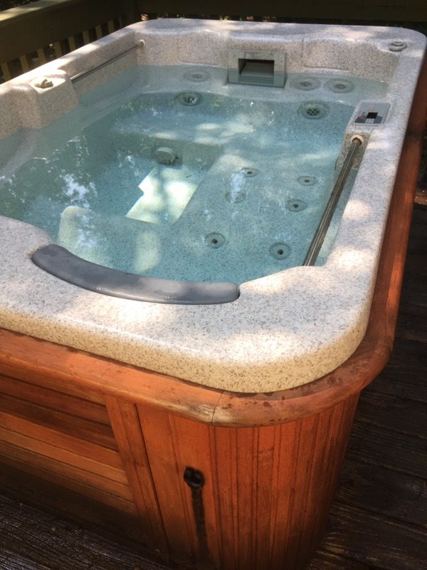Hawkeye Spa Hot Tub & FREE -If you move it