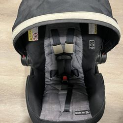 Graco  Snugride 30LX Car Seat And Two bases