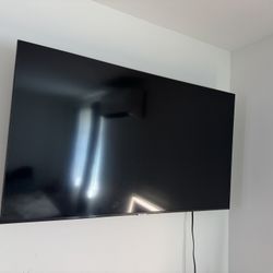 Samsung 55in TV + Wall Mount 