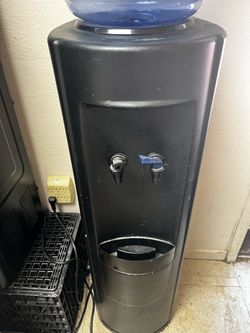 Black top loading water dispenser