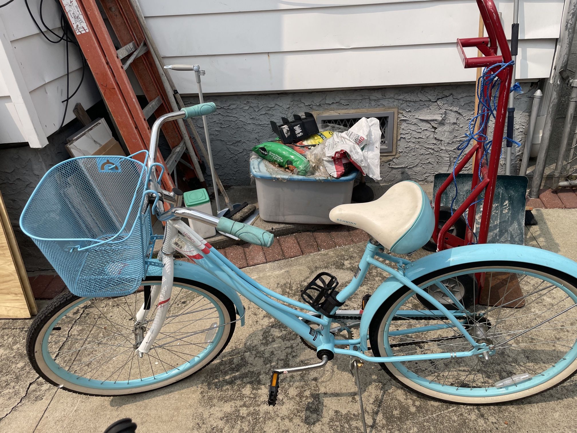 Schwinn Legacy 26 Cruiser Bike Schwinn Legacy 26” Cruiser Bike