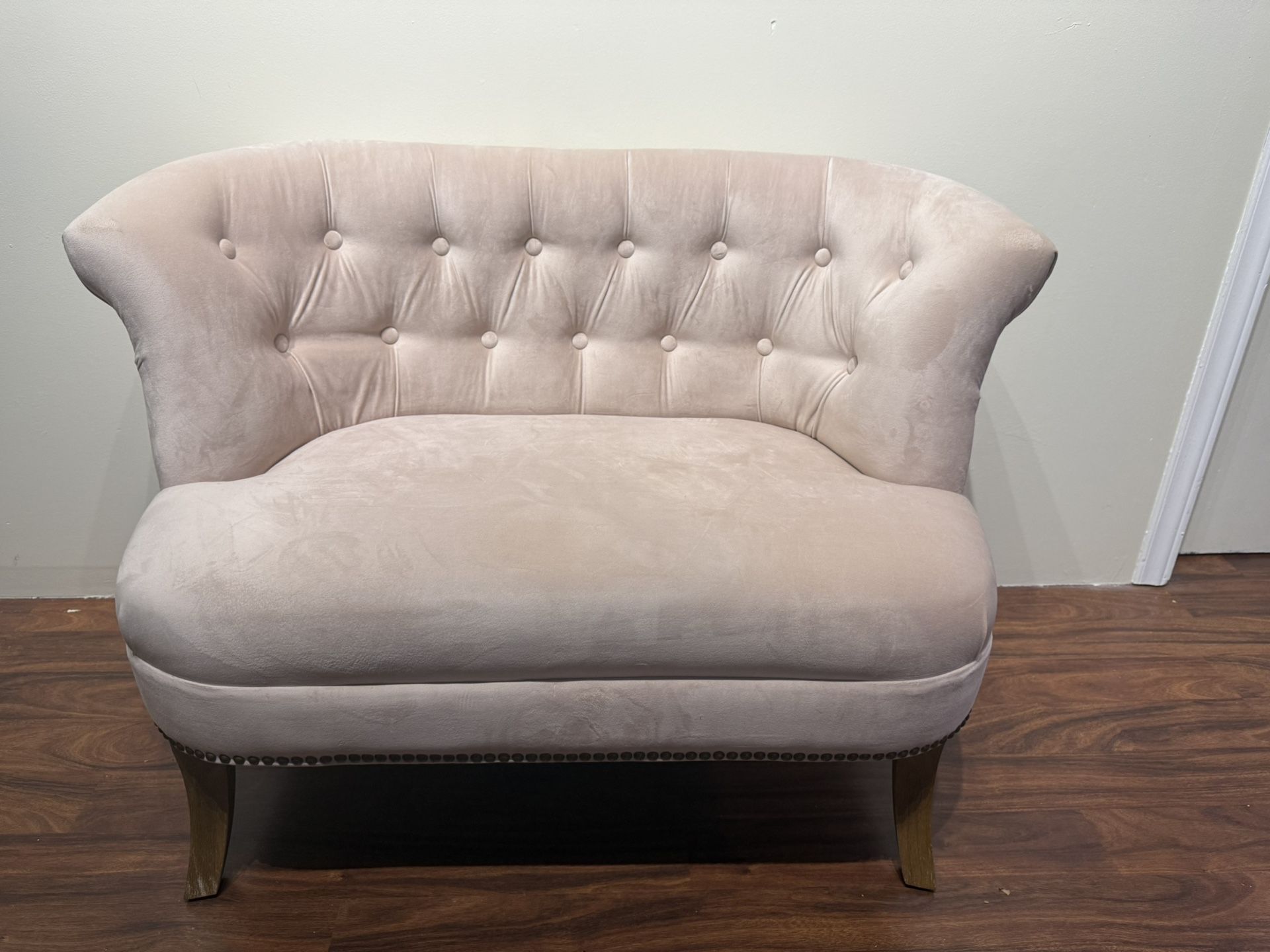 Hung Vuong Sofa
