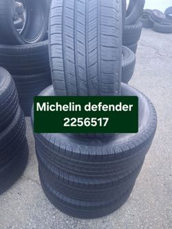 4 used tire Michelin Defender Tires 225/65R17
