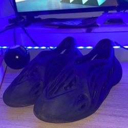 yeezy foam runners onyx