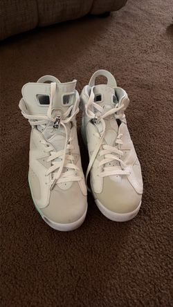 Men’s size 10 woman’s 11.5 jordan 6