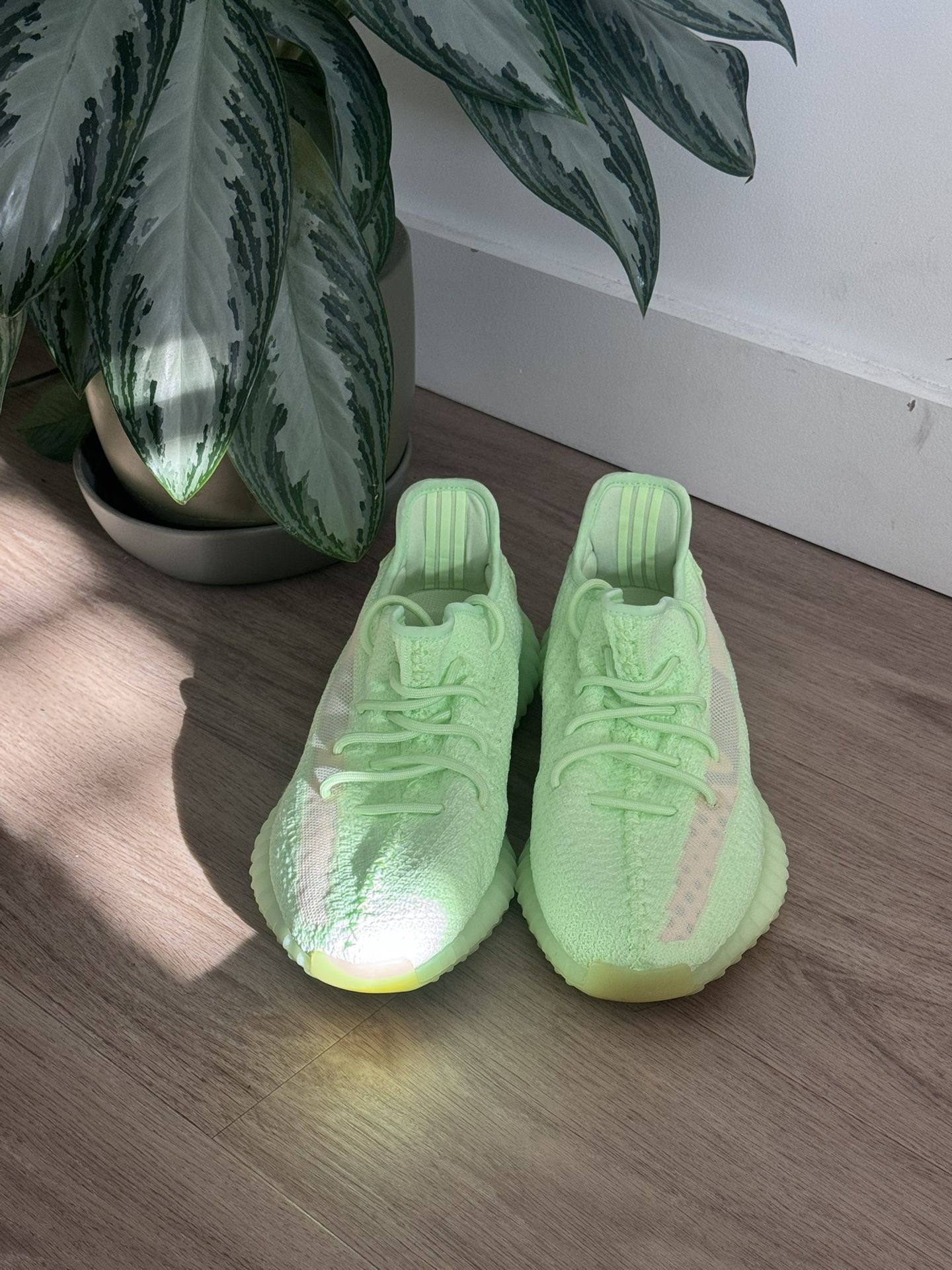 adidas Yeezy Boost 350 V2 | Glow | US 9.5