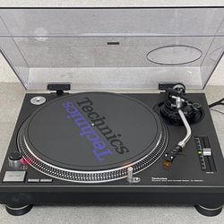 (1) Technics SL1200mk2 (Black) https://offerup.com/redirect/?o=RC5kcml2ZQ== Turntable