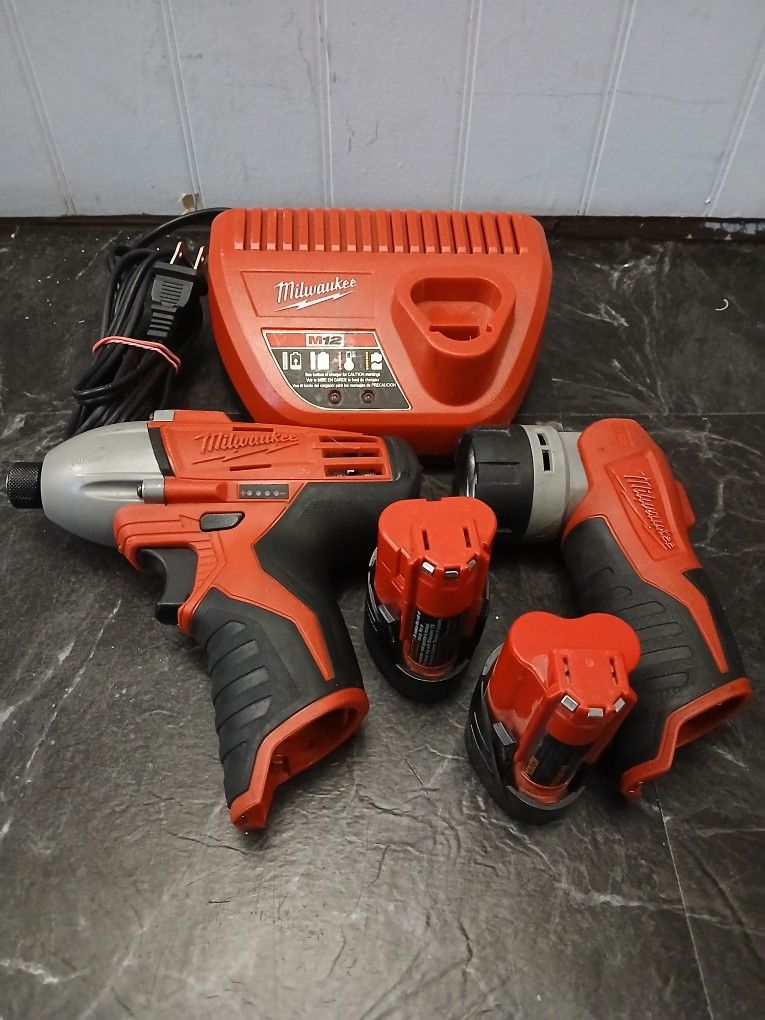 Milwaukee M12 Impact & Flashlight With 2 Batteries & Charger
