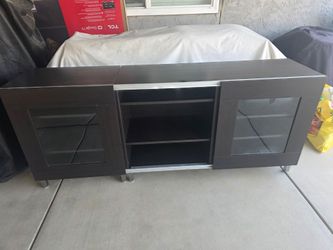 Entertainment center