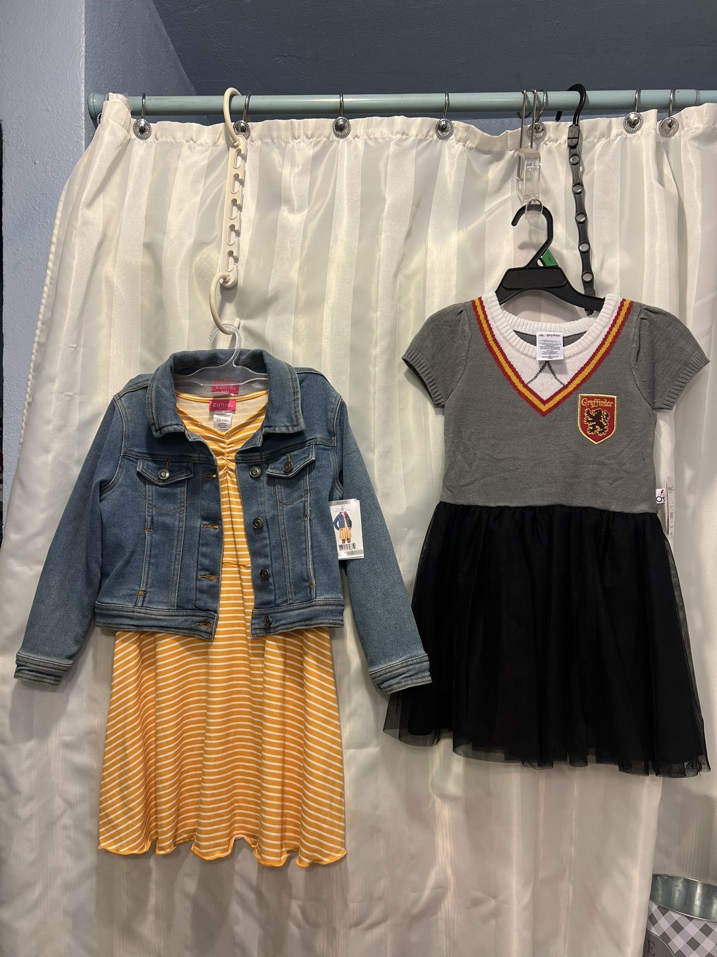 Little Girls Dress Size; XS ( 4/5 ) and 5T
