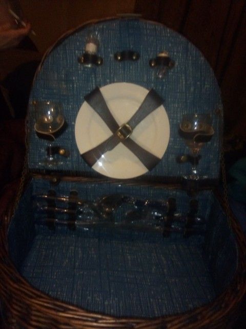 P Antique Picnic Basket 