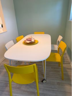Table w/chairs