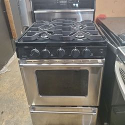 Gas Stove Width 24 Inches Very Good Condition 