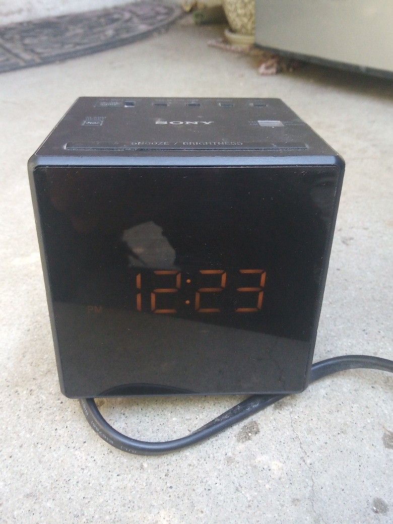 !! Alarm Clock/ Radio