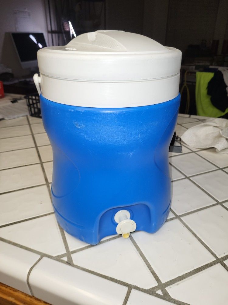 Igloo Sports Cooler 2 Gal. Blue