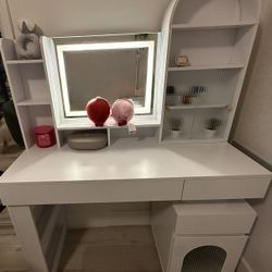 Vanity Desk- Like New 
