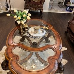 Beautiful, gorgeous coffee table one and table