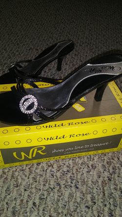 Black size 8 small heels