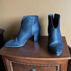 Woman’s Black Boots