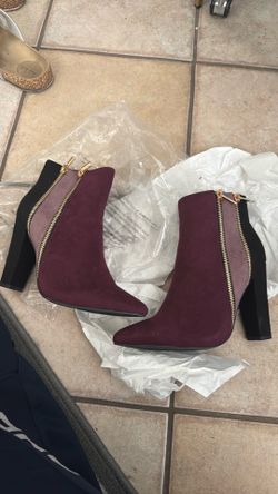 Woman’s DIANE wine and black size 7