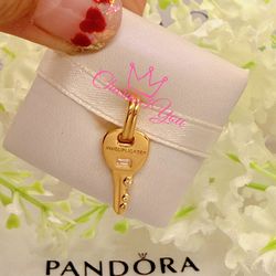 Adorable Charm de plata 925 para pulsera Pandora Momentos.