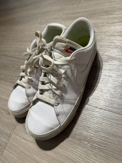 Nike White Shoes Women’s 9 